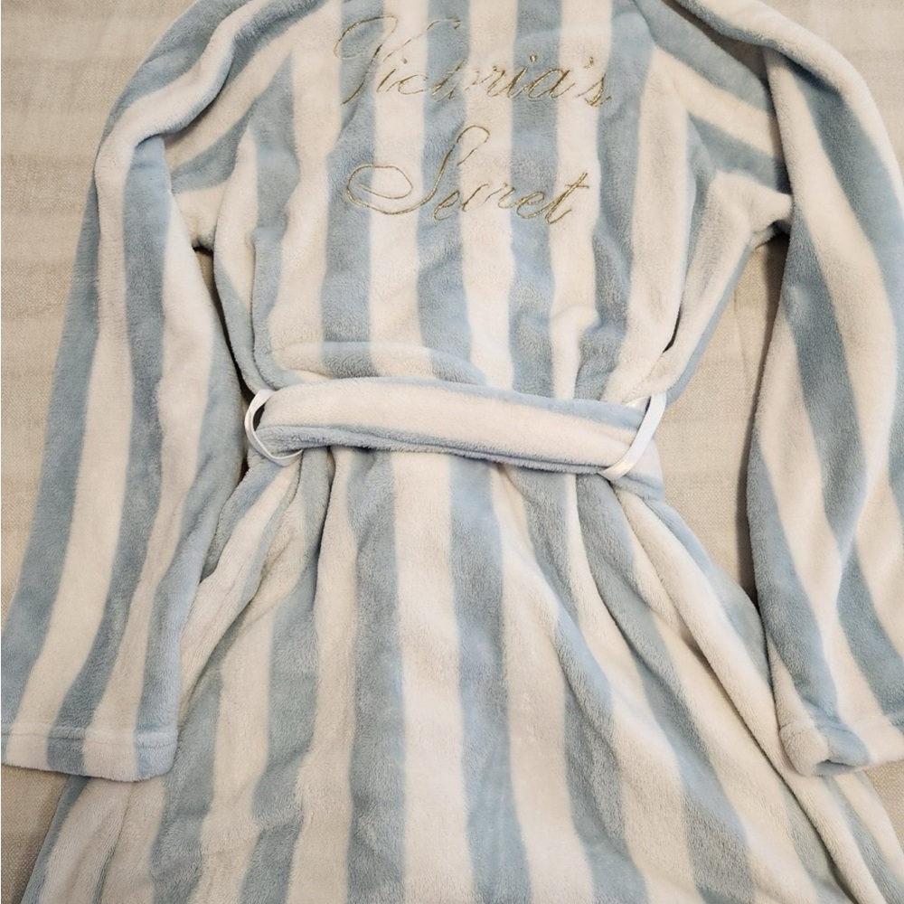 Victoria Secret Robe - Picture 2 of 3